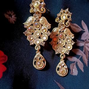 Earing With Maangtikka