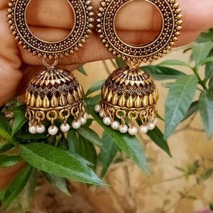 Women Beautiful Golden Jhumke