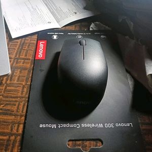 Lenovo 300 Wireless Compact Mouse