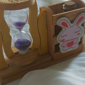 Hourglass Pen Stand