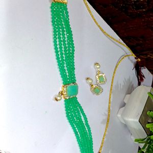 Beautiful Green Necklace With Earrings