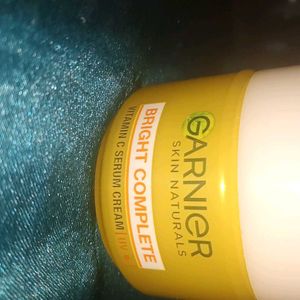 Garnier Skin Naturals Vitamin C Serum Cream