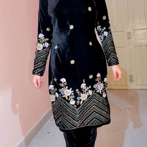 Pakistani Style Velvet Kurta And Pants