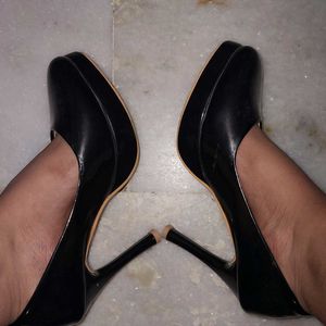 Killer Black Pumps