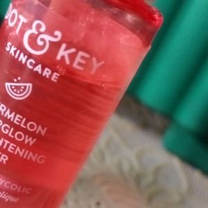 Dot&key Watermelon Superglow Pore Tighting Toner