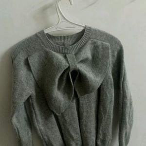 Knitted Grey Sweater With Bow In Front