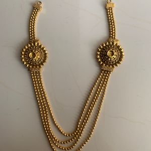 Fashionable Neckpiece