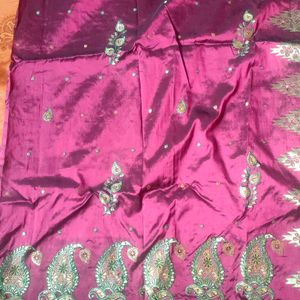 A Beautiful Elegant Design Silk Saree With Blouse