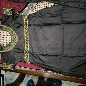 Silk Suit Set For Sale In Good Condition