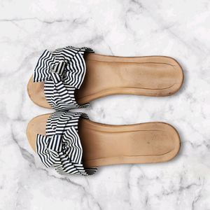 B/W Striped Bow Sliders