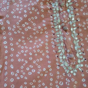 Varanga Peach Coloured White Bandhani Kurta