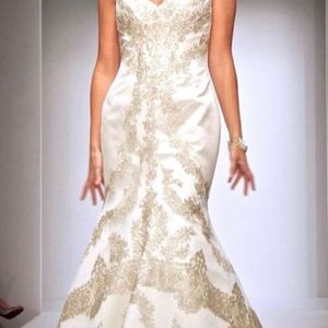 Stunning Wedding  Vintage White Floor Touch Gown