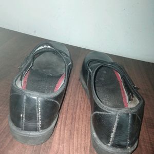 Black shoe With Free 2 Pair Shocks