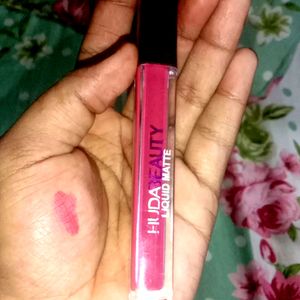 Huda Beauty Creamy Pink Lipstick