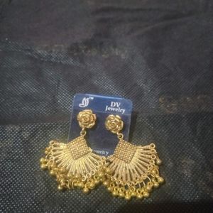 Jumki Type Earings