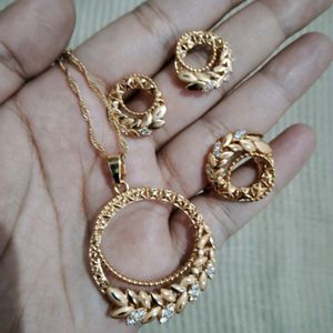 Beautiful Pendant Set