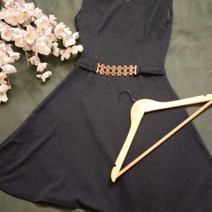 Jwt Black V Neck Dress With Waist Belt