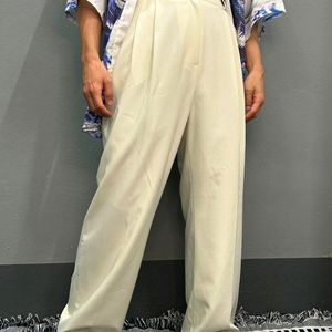 Pleated wide legged high waisted trousers