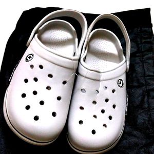 CROCS | GREY CLOGS/ NO FLAWS | NEVER US