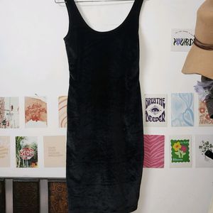 Basic Velvet Black Dress