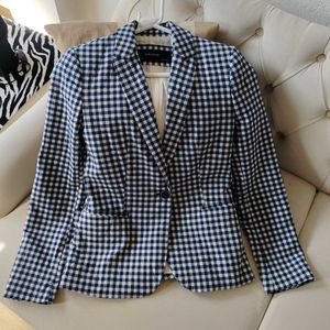 Zara Basic White And Navy Blazer