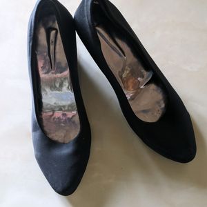 Black Wedges (Size 39)