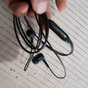 Earphone with mic, black color, earfit design