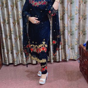 Beautiful Partywear Pakistani Kurti Pant & Duppata