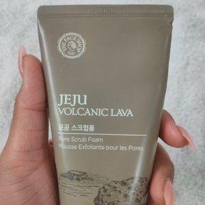 The Face Shop Jeju Volcanic Lava Pore Scrub Foam