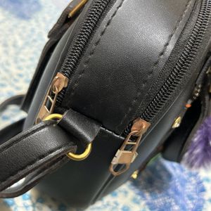 WOMEN BLACK SLING BAG