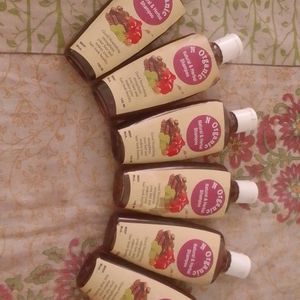 Natural And Herbal Shampoo