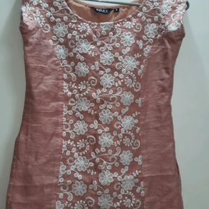 Imara Floral Embroidered Kurta🥀