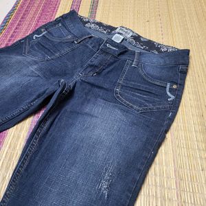 Boot Cut Pattern Torned Jean Looks Good