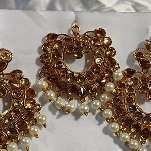 Stunning Golden Earrings With Mangtika