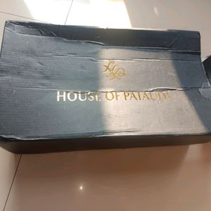 House Of Pataudi Embellished Leather Flats