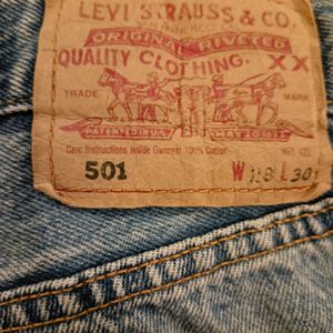 Levis 501 W28