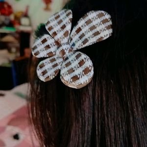 Florel hair clip..🌸