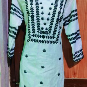 Very Prity White Kurti