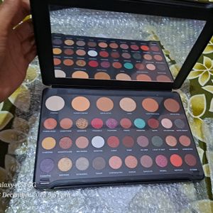 Makeup Revolution Eyeshadow Palette