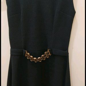 Equiins Black V-neck Dress With Waist Highlight