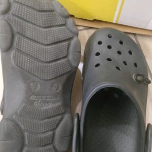 Oofoam Crocs  Size 6