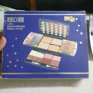 Large Eyeshadow Kit With Compact