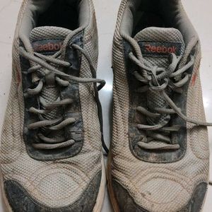 Used Reebok Shoes Size 10