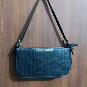 Black Fashionable handbag