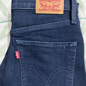 PRICE DROP🔥Levi’s Women Jeans (New Condition)❤