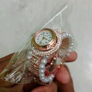 BRACELET WATCH For Women's And Girls Offer