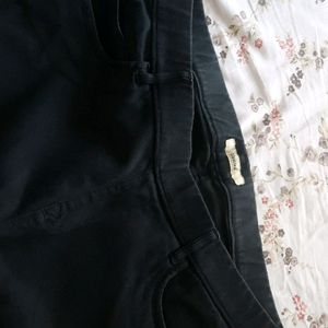 Women Black Rugged Jeans( Like New)