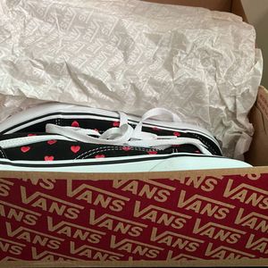 VANS OLD SKOOL LIMITED EDITION VALENTINES