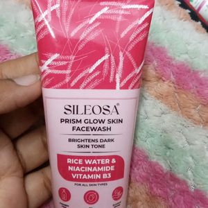 Rice Water And Vitamin B3 Face Wash ❤️