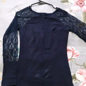 Casual Fitted Top with Net sleeves